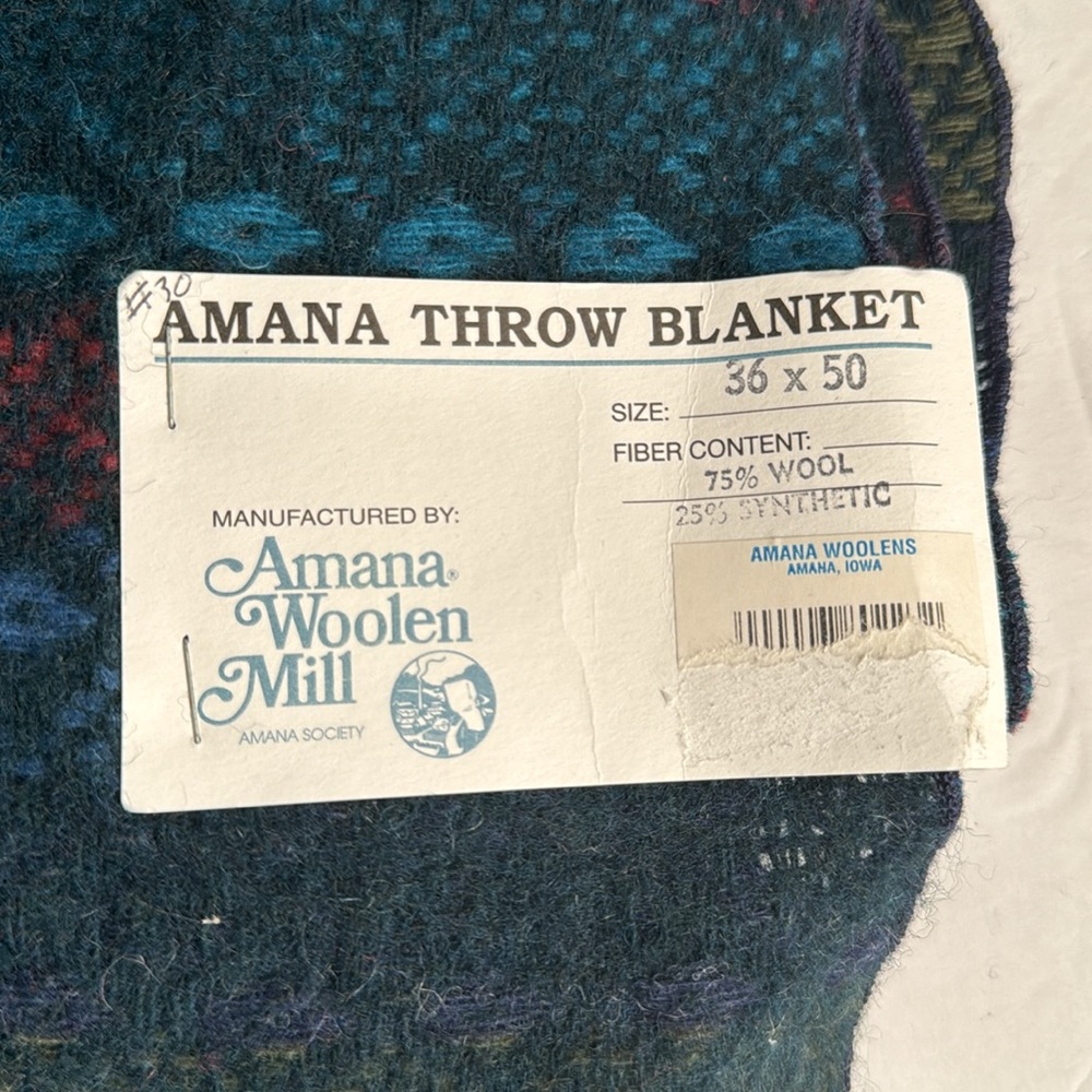 Amana wool throw Blanket - Picture 2 of 3